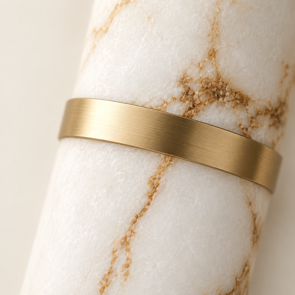 Rievaulx Alabaster-Effect Wall Light – close-up of the alabaster-look shade and gold band